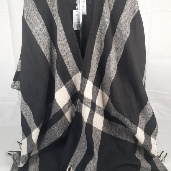 Shawl/Poncho - Picture 2 of 5